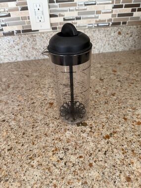 Black Salad Dressing Mixer Bottle with Built-In Whisk